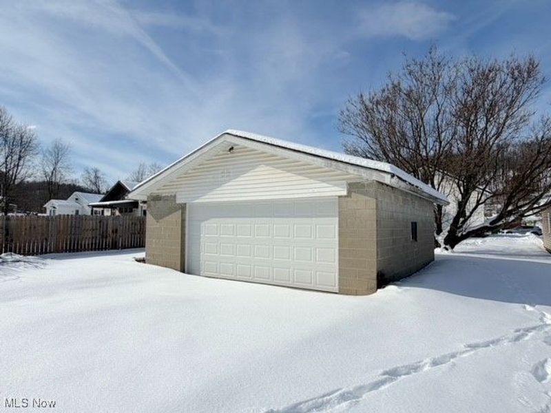 335 Packer Street, Uhrichsville, OH 44683 Photo 2