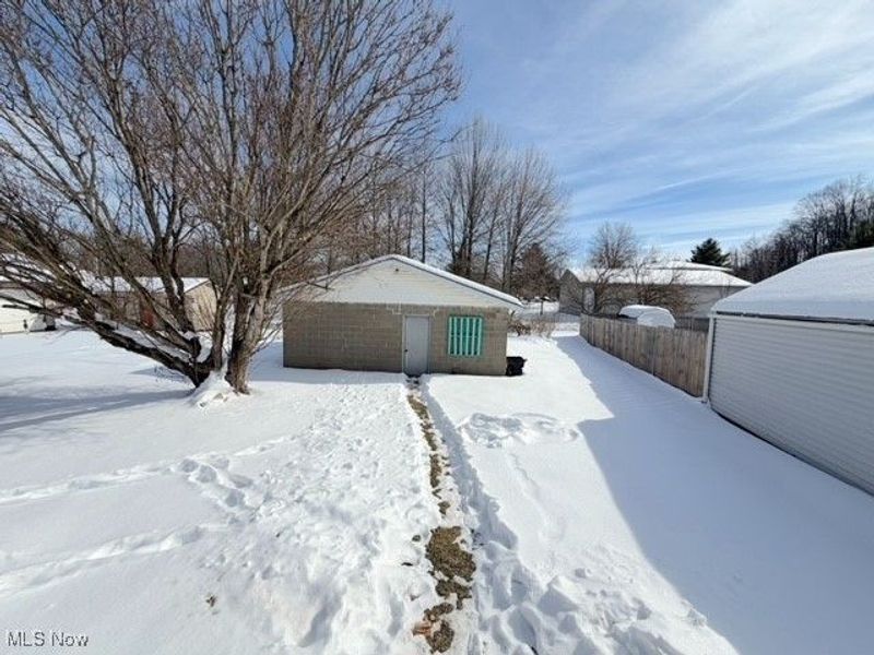 335 Packer Street, Uhrichsville, OH 44683 Photo 27