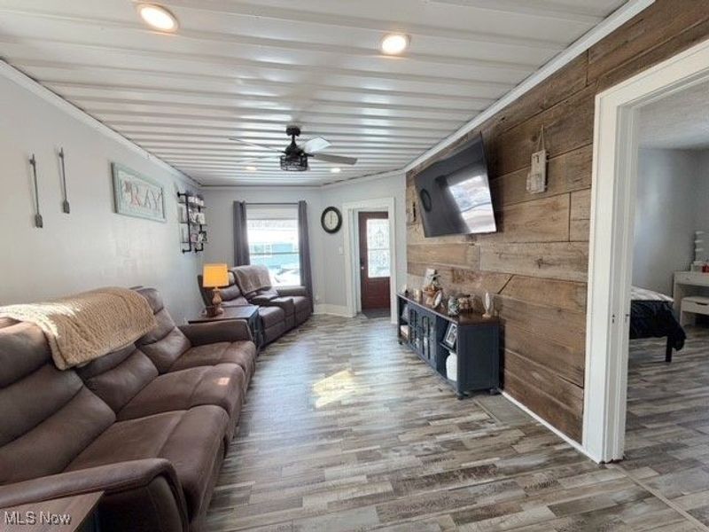 335 Packer Street, Uhrichsville, OH 44683 Photo 4