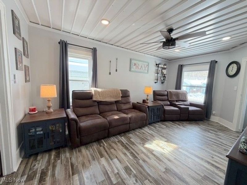 335 Packer Street, Uhrichsville, OH 44683 Photo 5