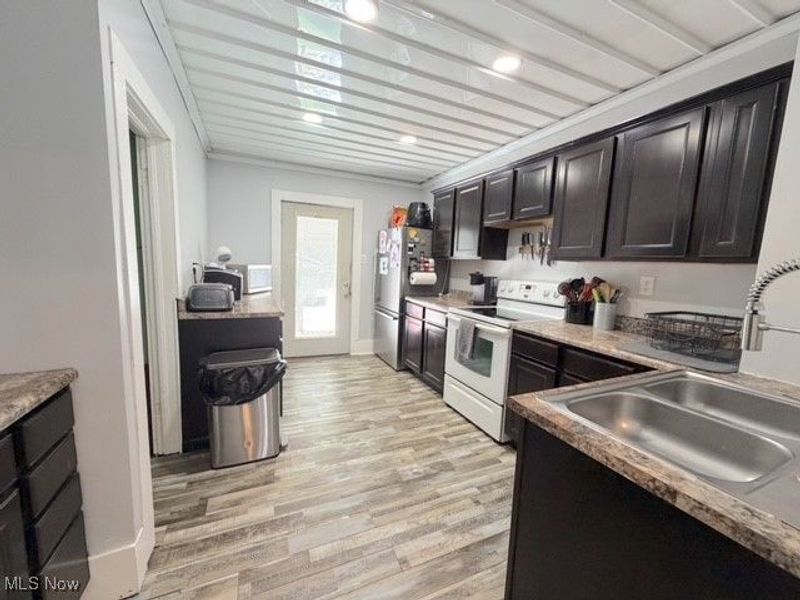 335 Packer Street, Uhrichsville, OH 44683 Photo 8