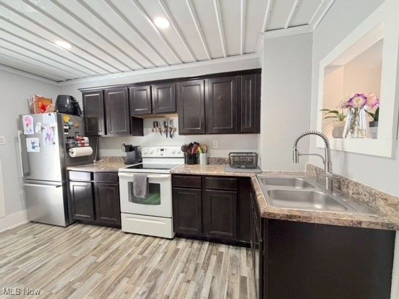 335 Packer Street, Uhrichsville, OH 44683 Photo 9