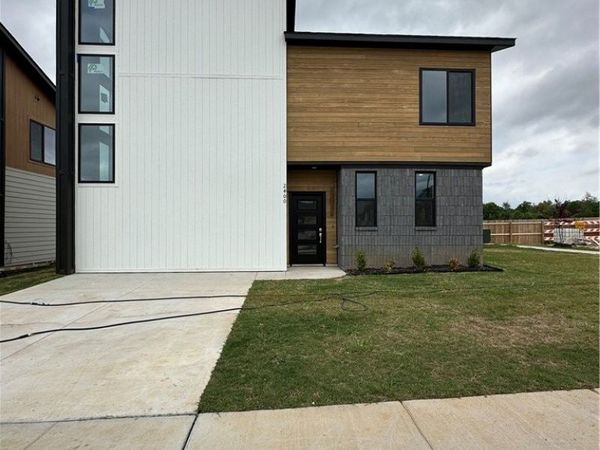 2400 S 27th Street, Rogers, AR 72758
