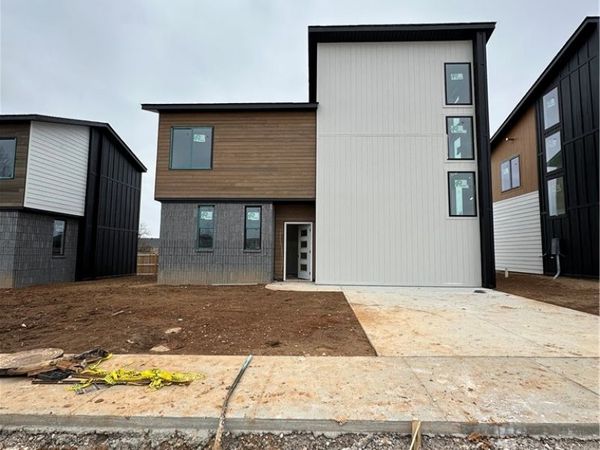 2402 S 27th Street , Rogers, AR 72758