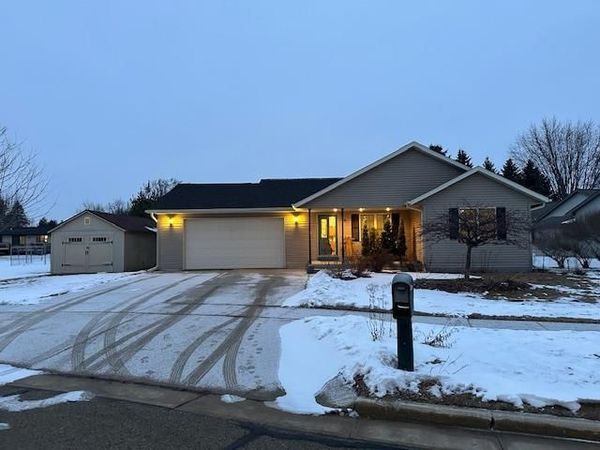 520 BITTERSWEET Lane, Waupun, WI 53963