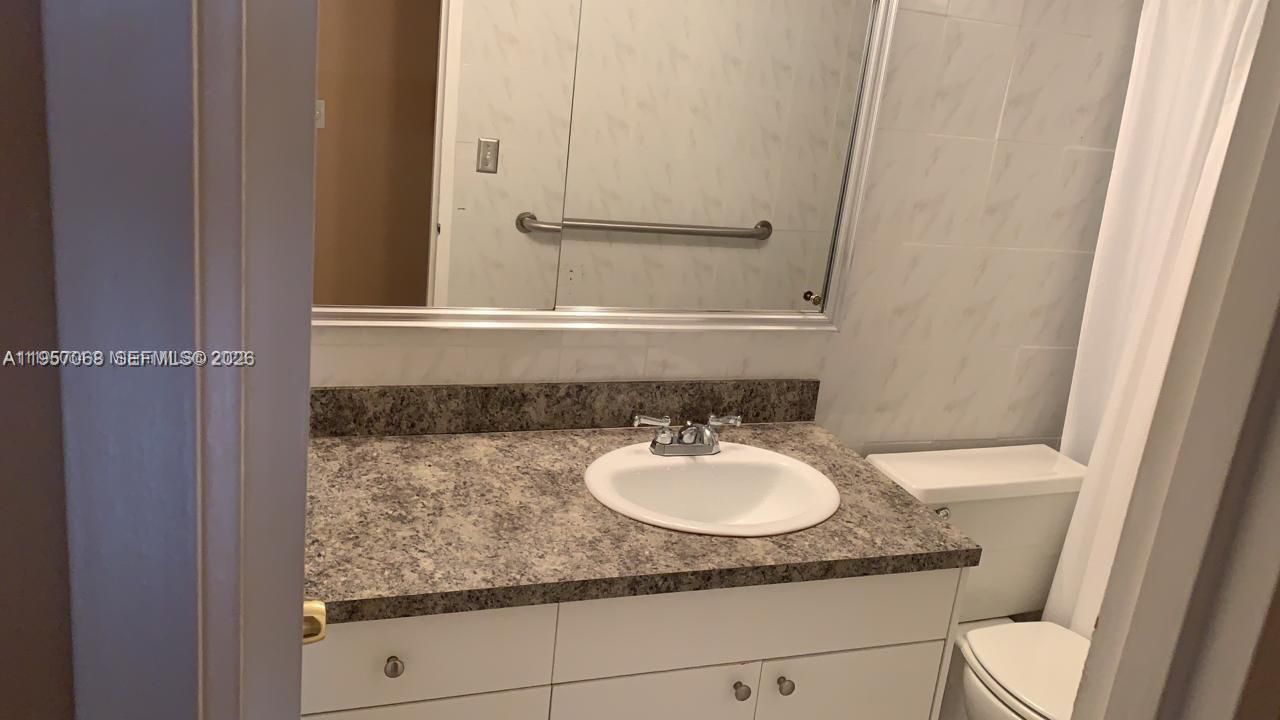 3180 S Ocean Dr, Unit 318, Hallandale Beach, FL 33009 Photo