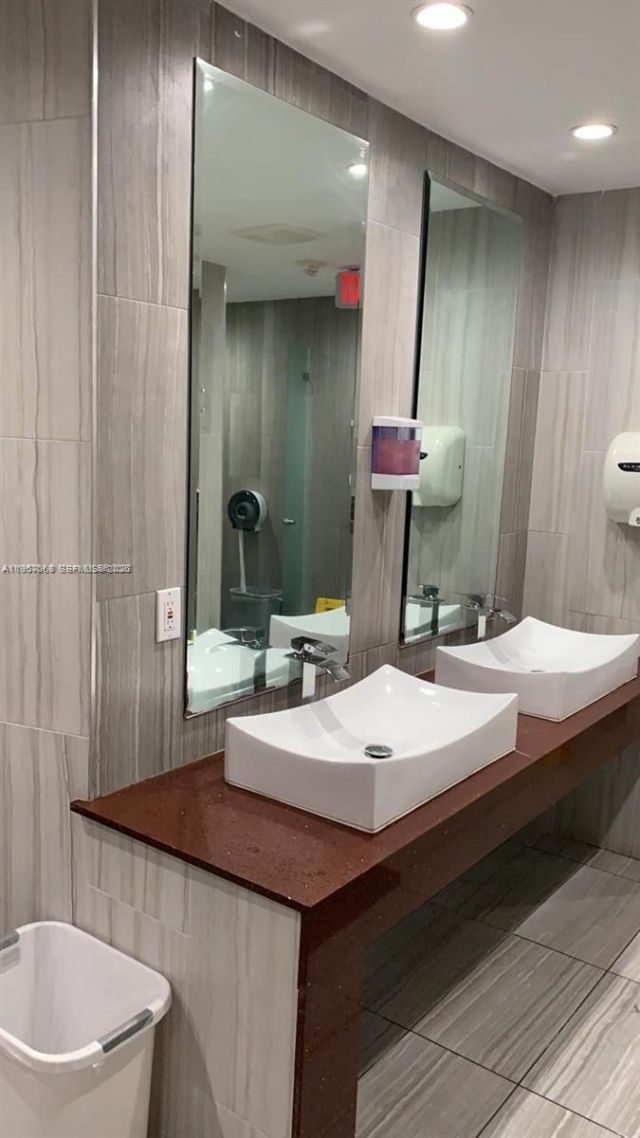 3180 S Ocean Dr, Unit 318, Hallandale Beach, FL 33009 Photo