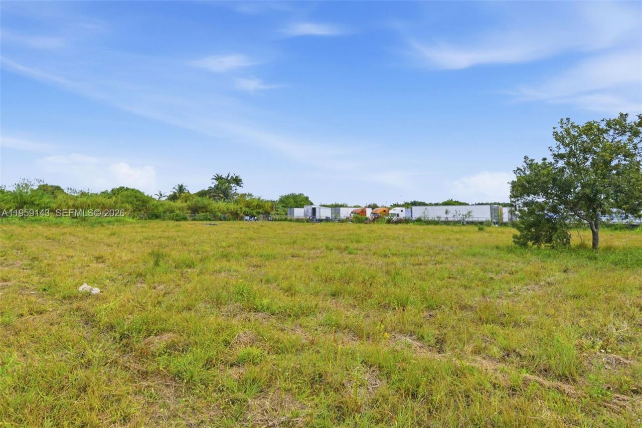 160xx SW 207th Ave, Miami, FL 33187 Photo