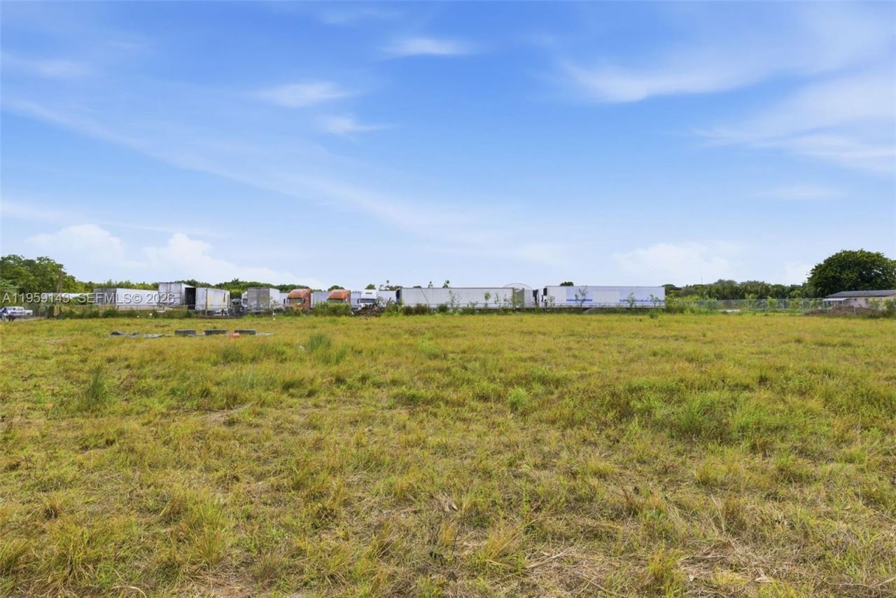 160xx SW 207th Ave, Miami, FL 33187 Photo