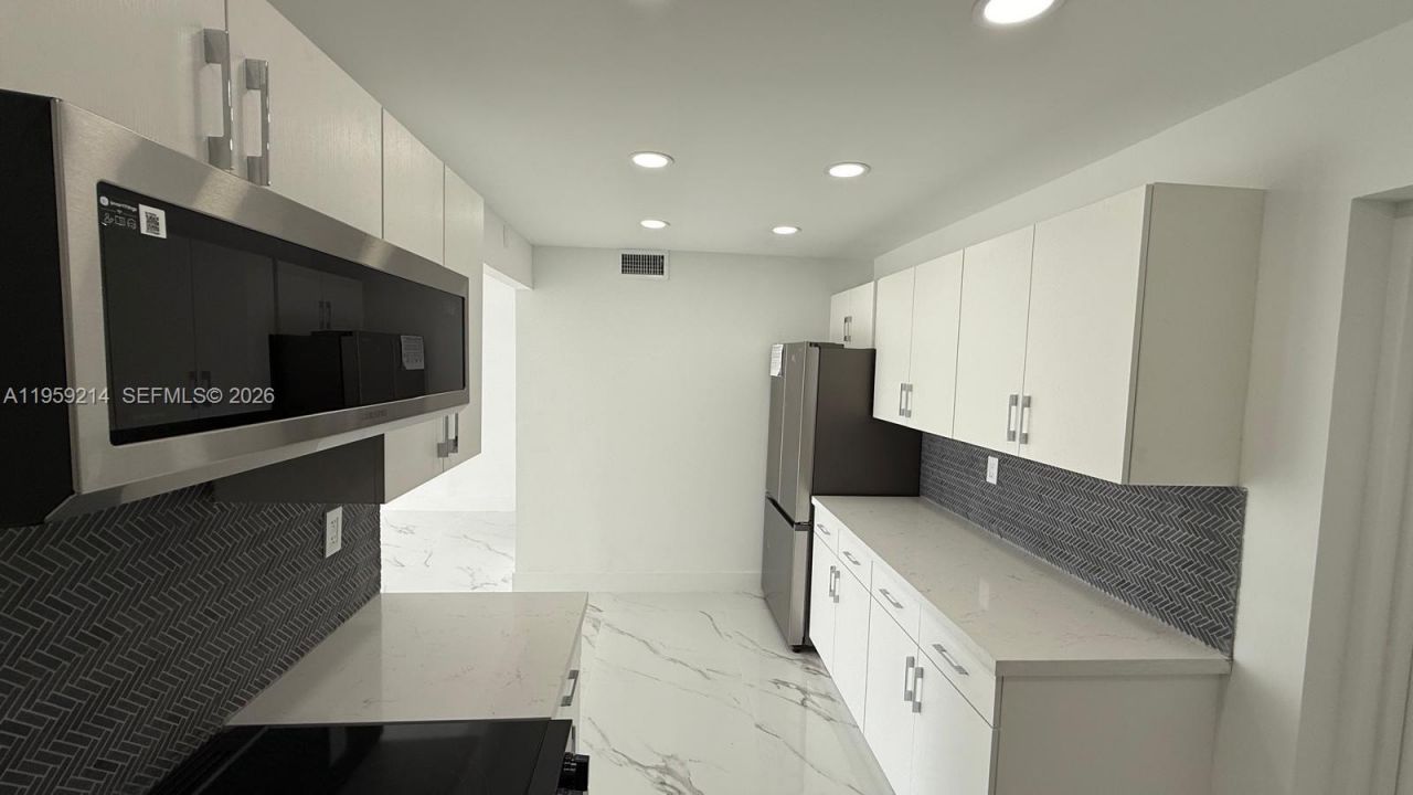 16850 S Glades Dr, Unit 4J, North Miami Beach, FL 33162 Photo