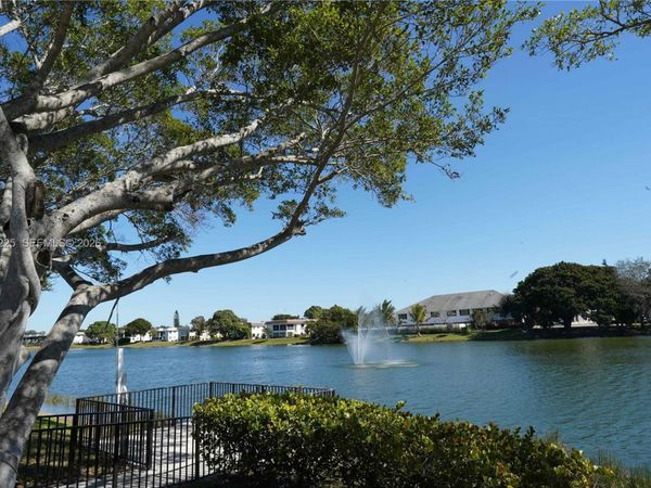 226 Wellington G, Unit G, West Palm Beach, FL 33417