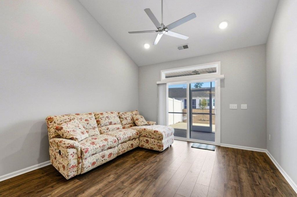 4032 Taranto Loop Photo 15