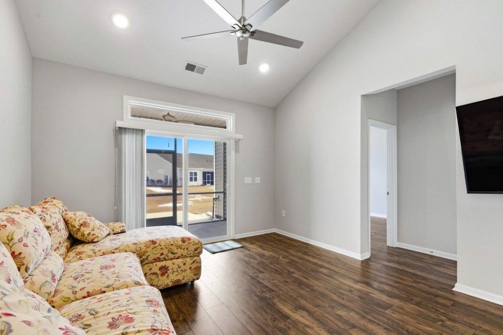 4032 Taranto Loop Photo 16