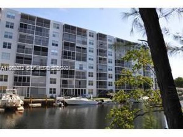 3660 NE 166th St, Unit 611, North Miami Beach, FL 33160