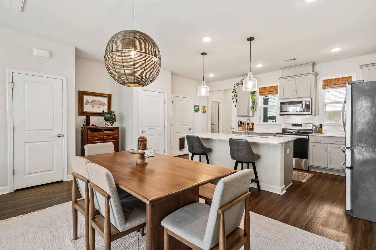 213 Winding River Drive Photo 10