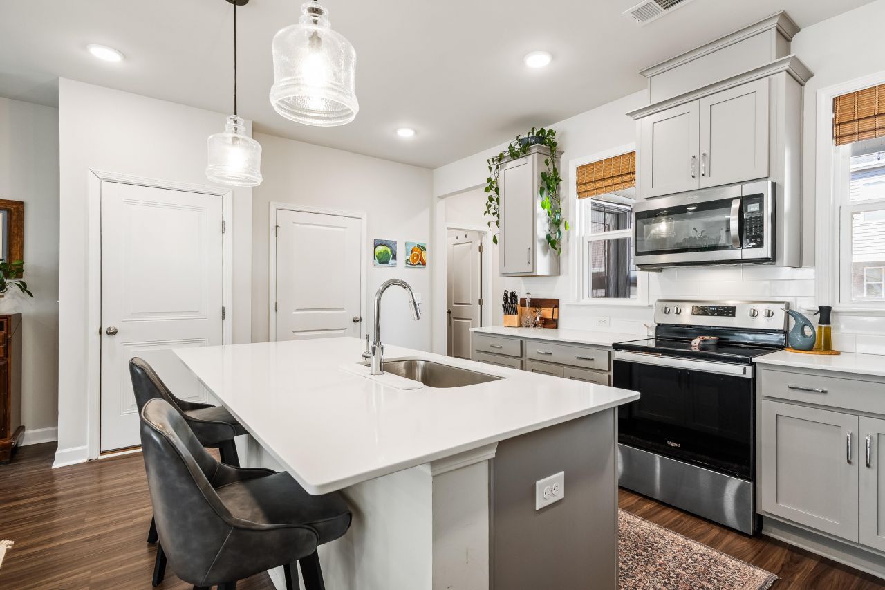 213 Winding River Drive Photo 12