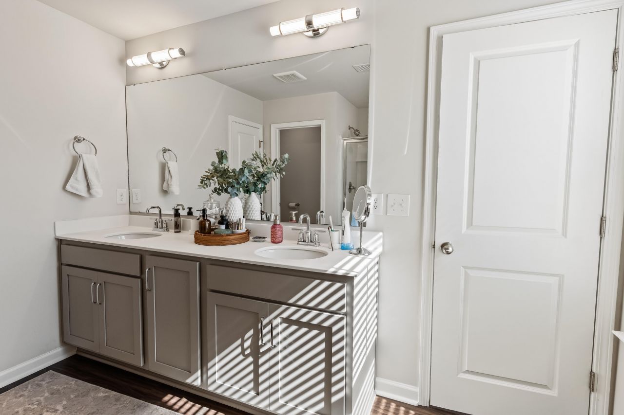 213 Winding River Drive Photo 23