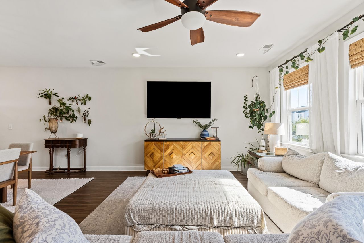 213 Winding River Drive Photo 4