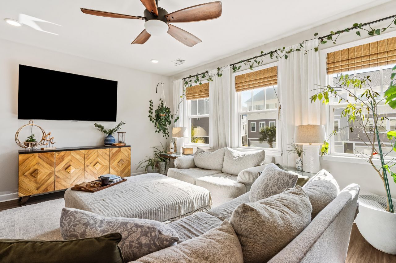 213 Winding River Drive Photo 6