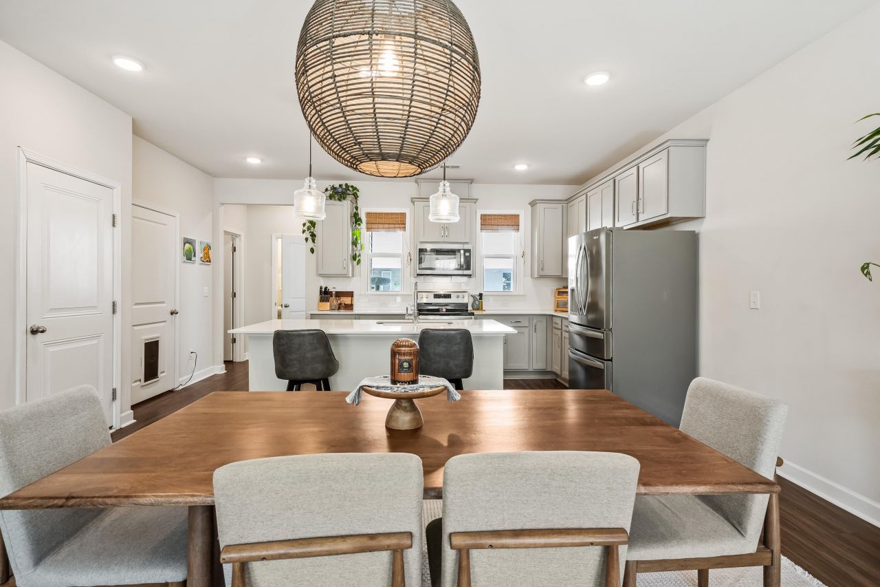 213 Winding River Drive Photo 7