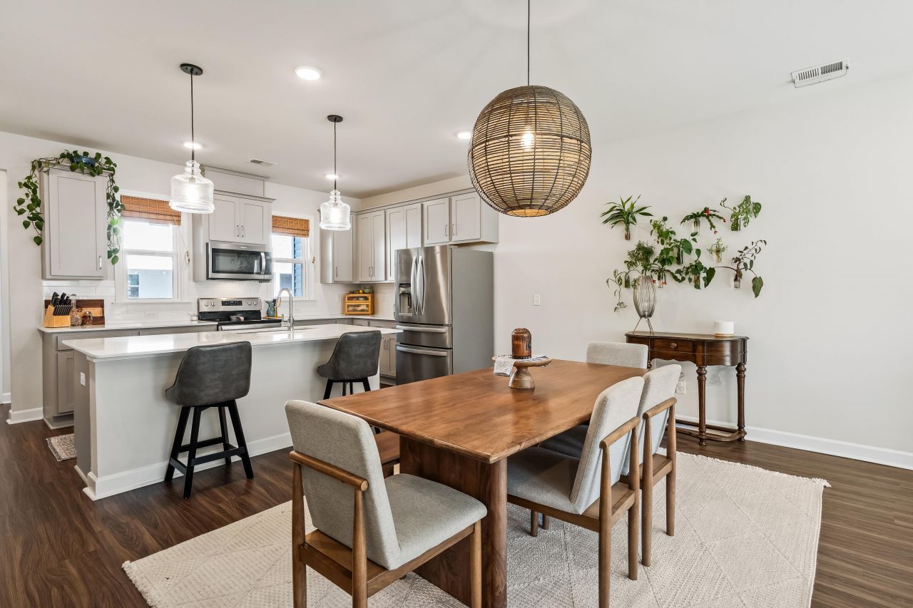 213 Winding River Drive Photo 9