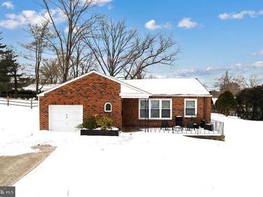 910 EDANN ROAD, ORELAND, PA 19075