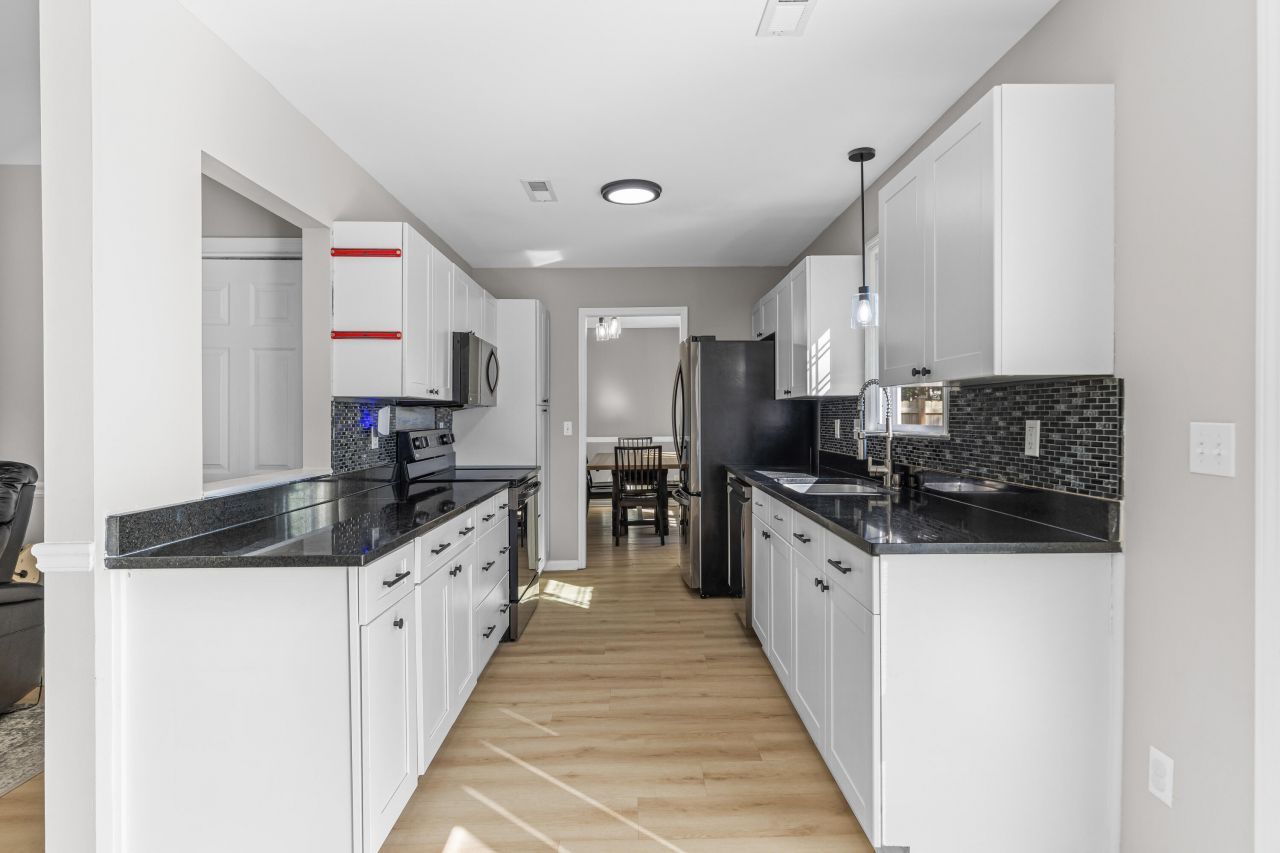 218 Hamlet Road Photo 14