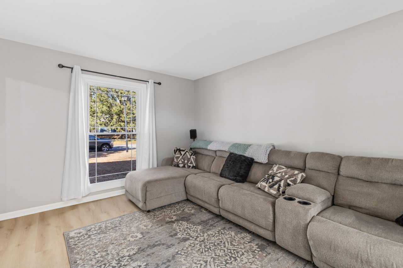 218 Hamlet Road Photo 18