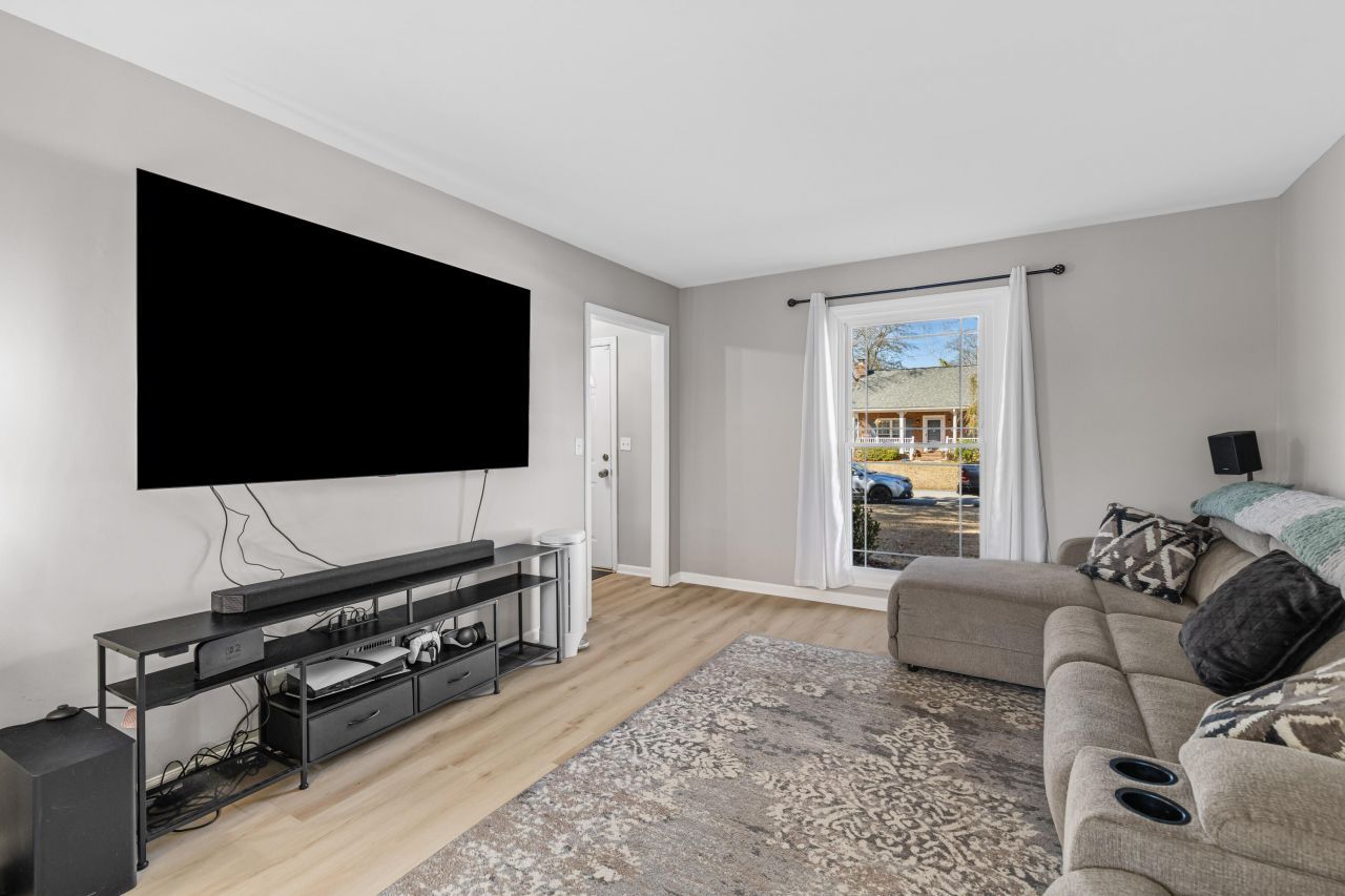 218 Hamlet Road Photo 19