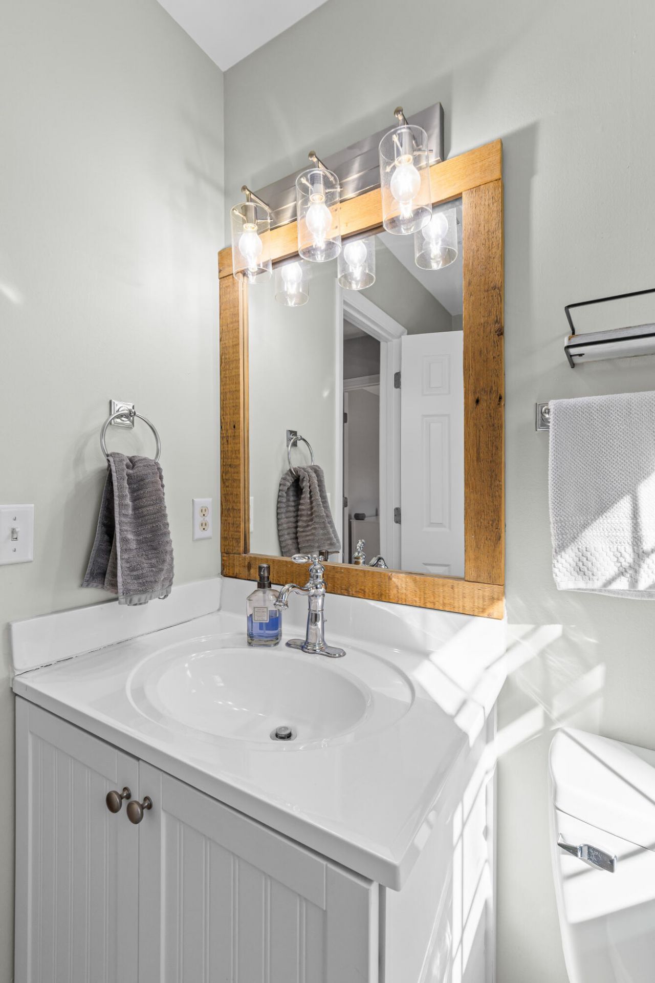 218 Hamlet Road Photo 32