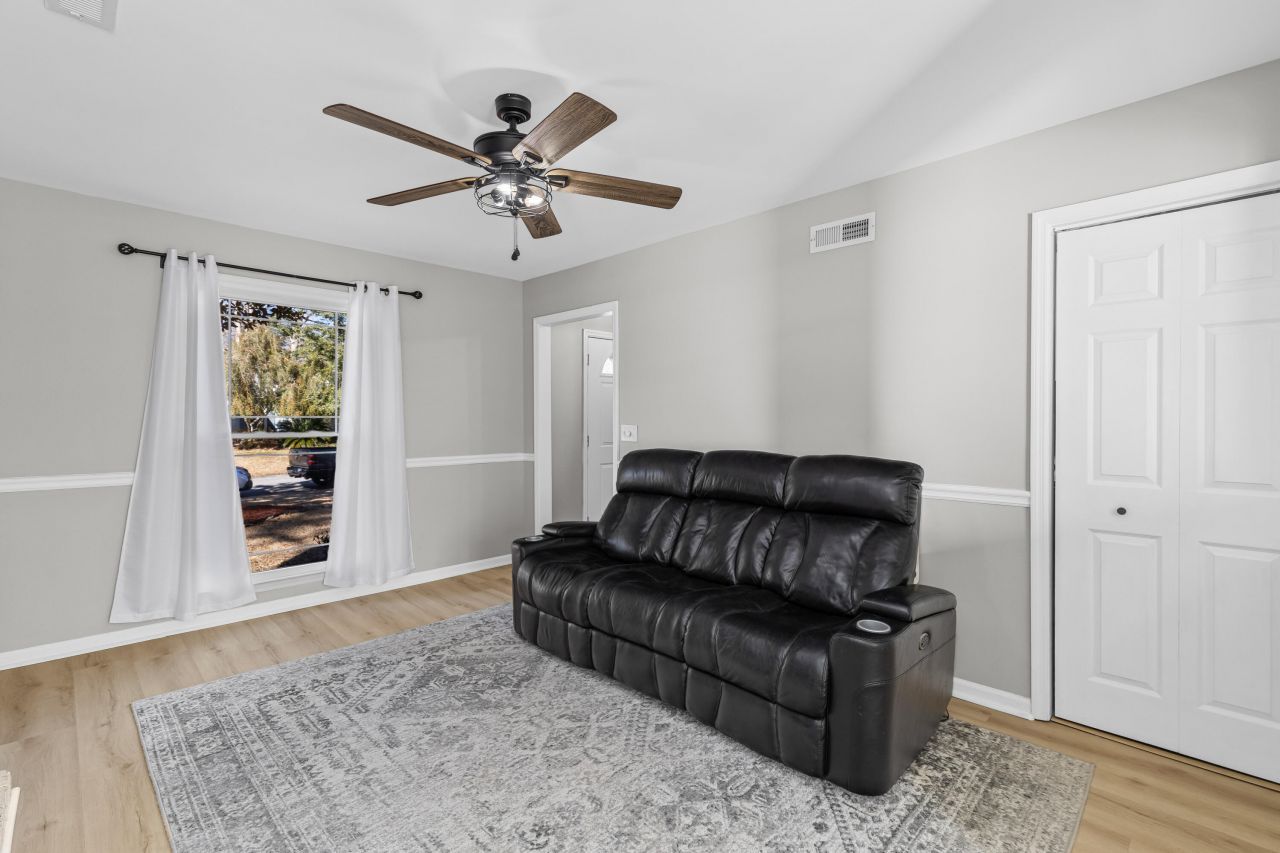 218 Hamlet Road Photo 5