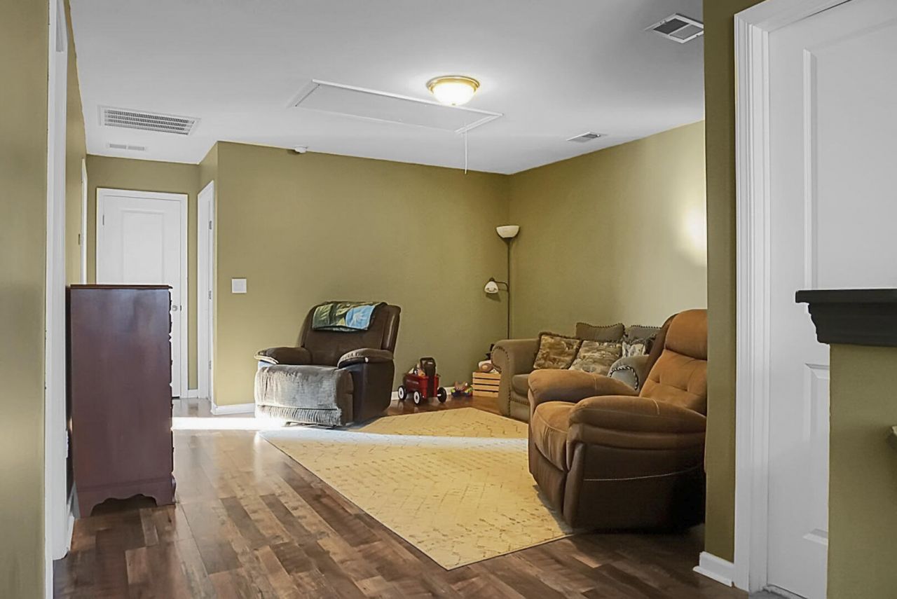 121 Triple Crown Road Photo 32