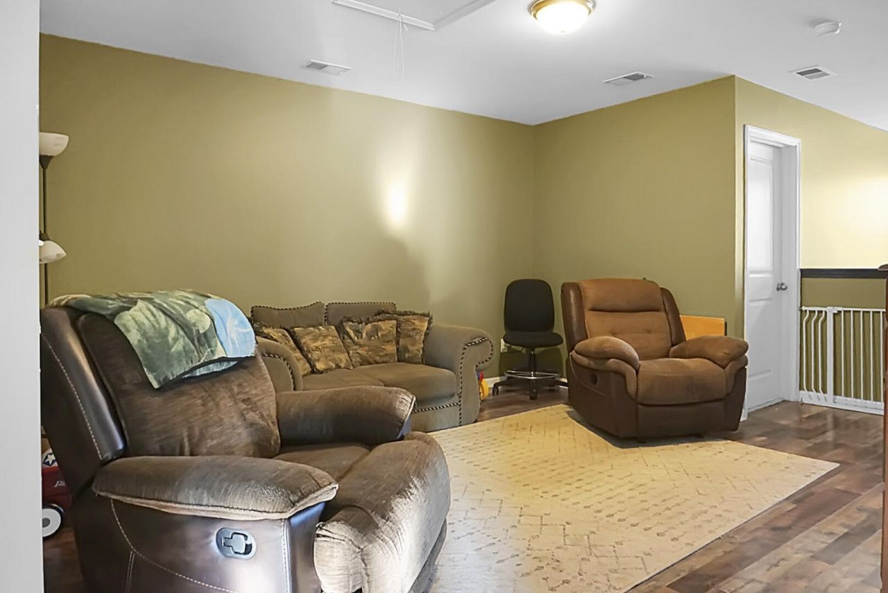 121 Triple Crown Road Photo 34