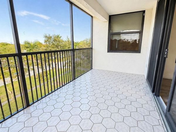 6800 Cypress Rd, Unit 501, Plantation, FL 33317