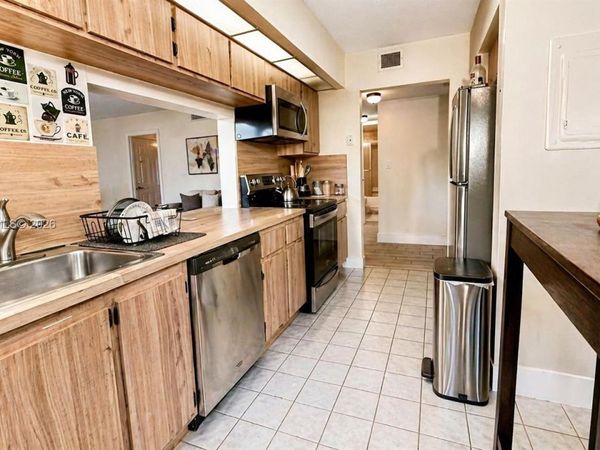6800 Cypress Rd, Unit 501, Plantation, FL 33317