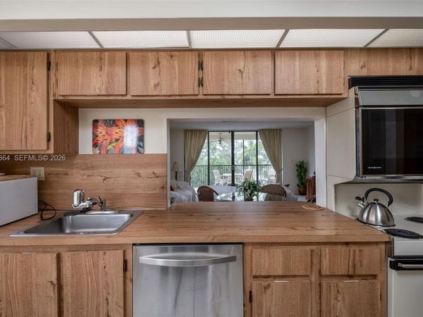 6800 Cypress Rd, Unit 501, Plantation, FL 33317