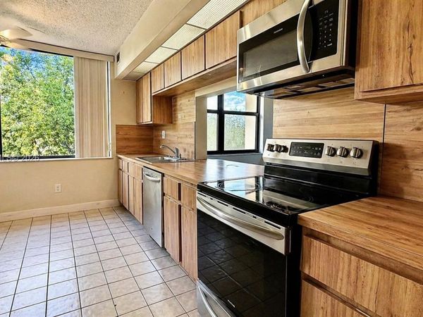 6800 Cypress Rd, Unit 501, Plantation, FL 33317