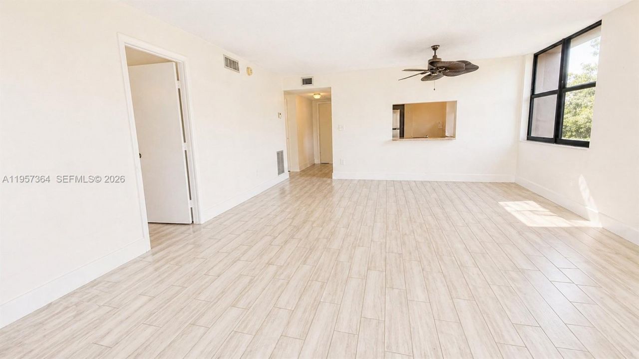 6800 Cypress Rd, Unit 501, Plantation, FL 33317 Photo