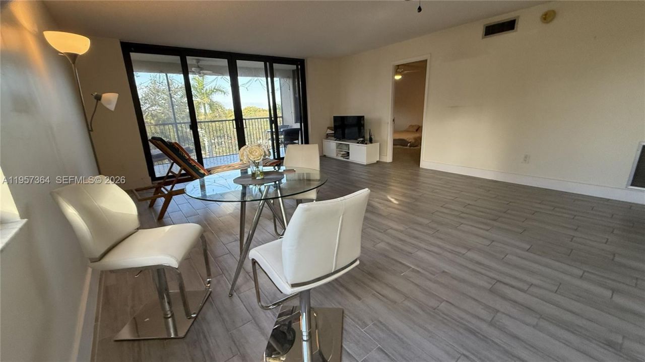 6800 Cypress Rd, Unit 501, Plantation, FL 33317 Photo