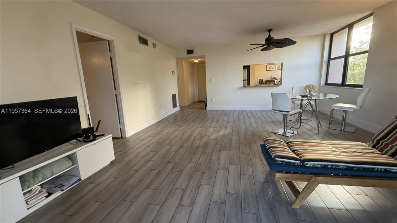 6800 Cypress Rd, Unit 501, Plantation, FL 33317 Photo