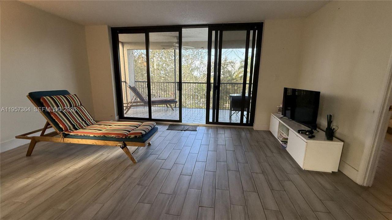 6800 Cypress Rd, Unit 501, Plantation, FL 33317 Photo