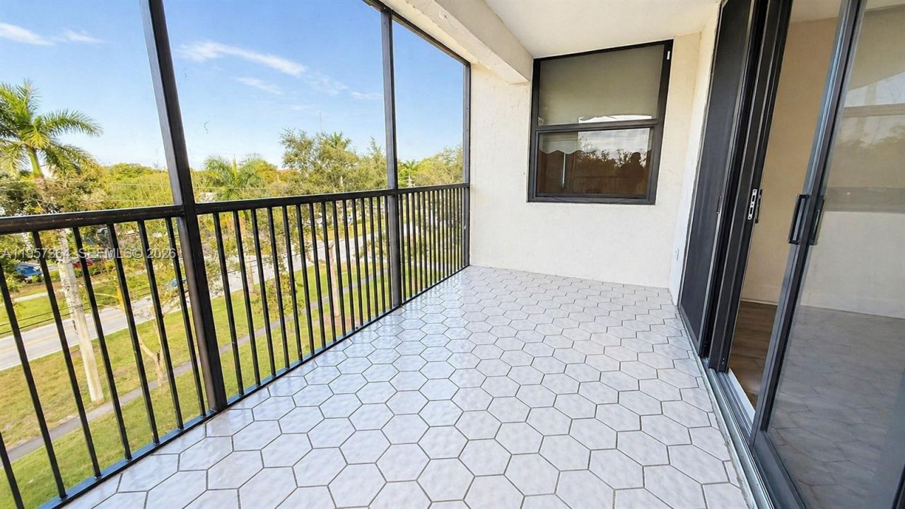 6800 Cypress Rd, Unit 501, Plantation, FL 33317 Photo