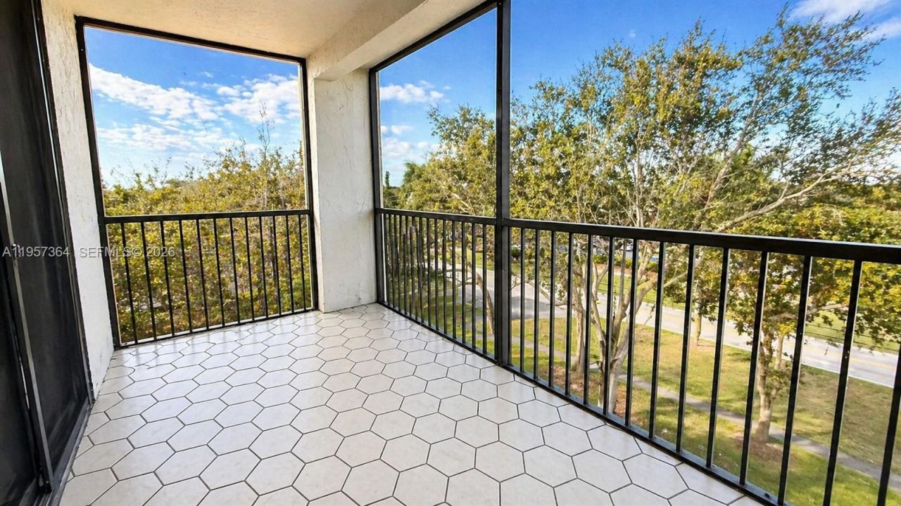 6800 Cypress Rd, Unit 501, Plantation, FL 33317 Photo