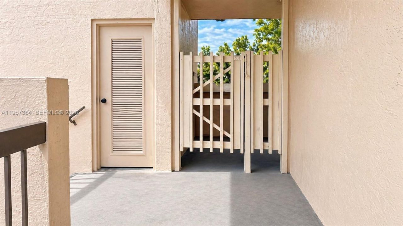 6800 Cypress Rd, Unit 501, Plantation, FL 33317 Photo