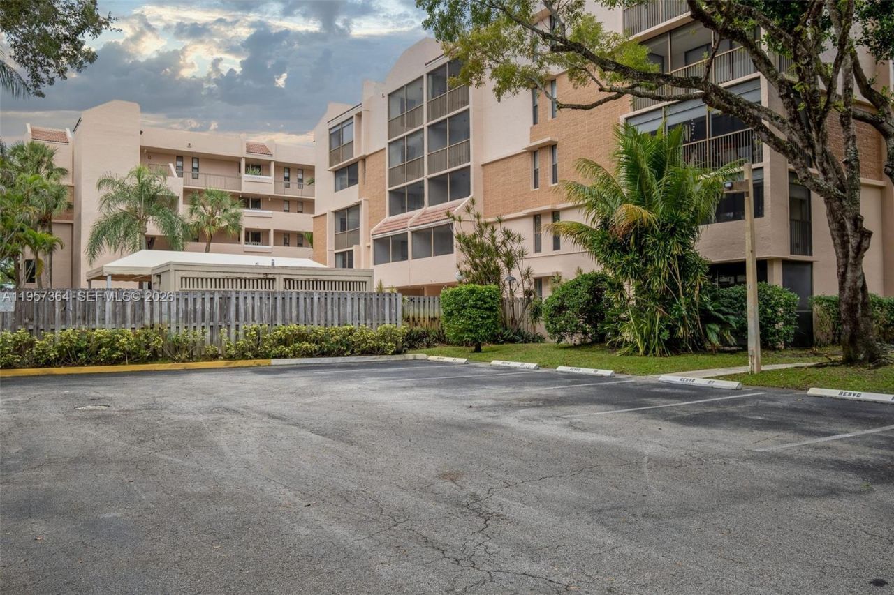 6800 Cypress Rd, Unit 501, Plantation, FL 33317 Photo