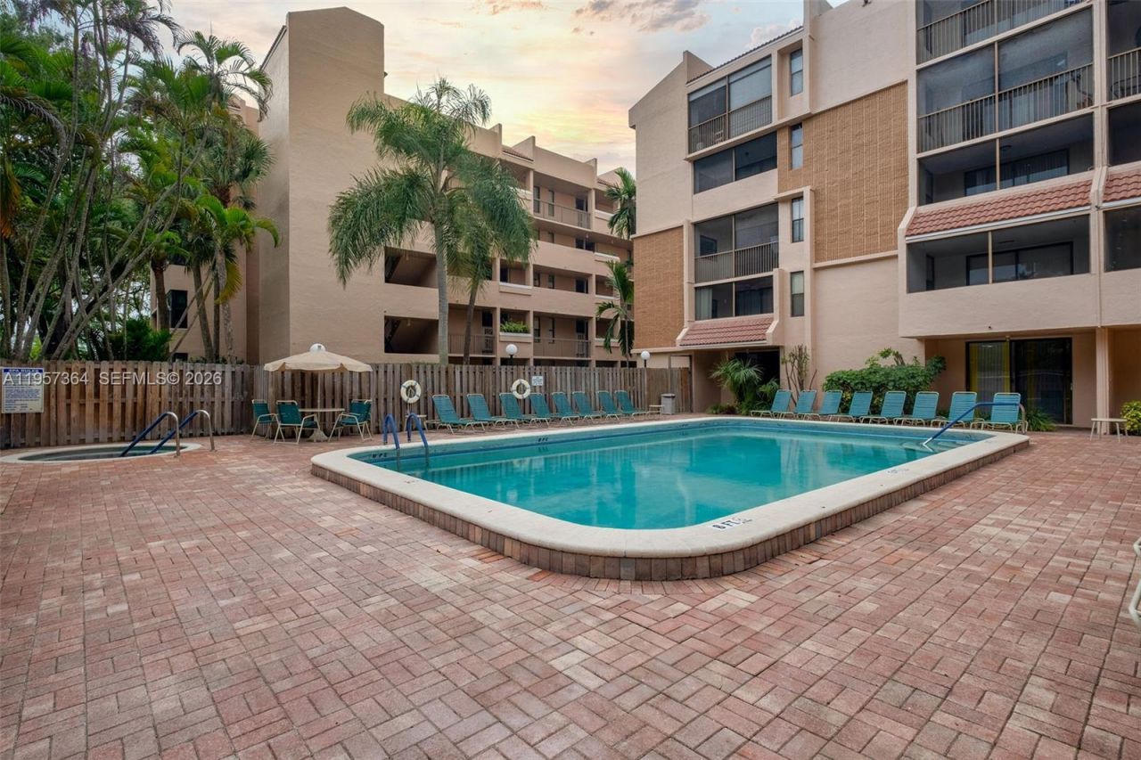 6800 Cypress Rd, Unit 501, Plantation, FL 33317 Photo