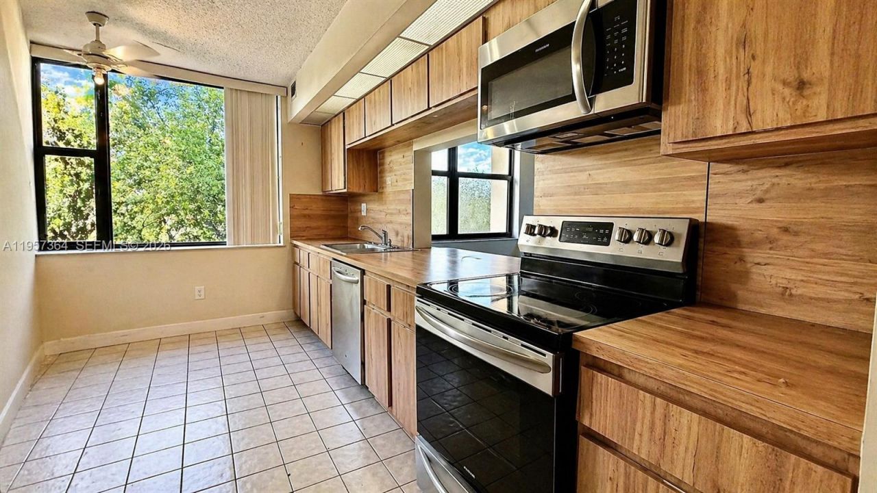 6800 Cypress Rd, Unit 501, Plantation, FL 33317 Photo