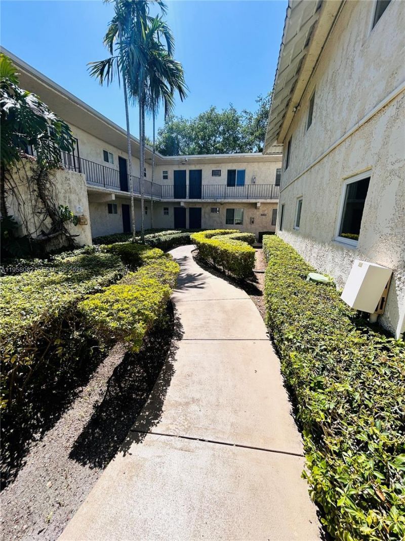 8603 SW 68th Ct, Unit 22, Miami, FL 33143 Photo