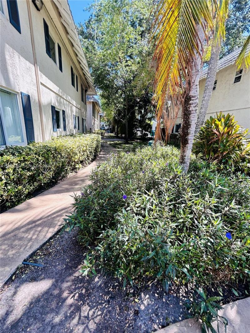 8603 SW 68th Ct, Unit 22, Miami, FL 33143 Photo