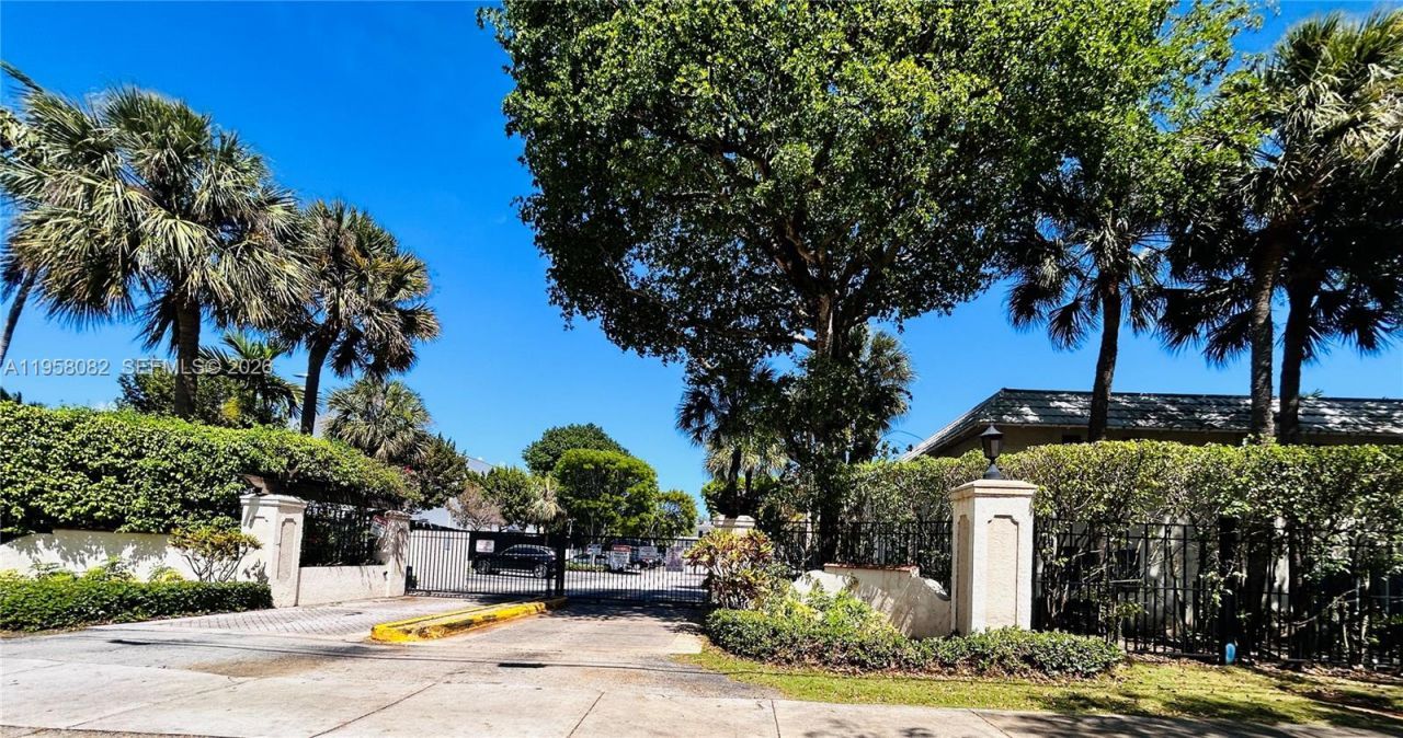 8603 SW 68th Ct, Unit 22, Miami, FL 33143 Photo